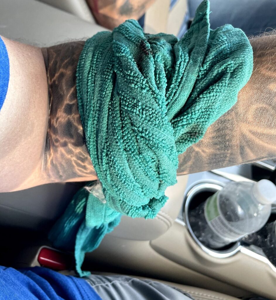 Wound wrap, tourniquet, stop the bleeding